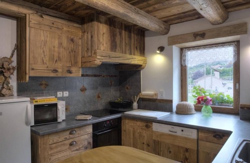 Val-de-Fier House | Vacation Home "Gîte de Charme du Saladin" with Private Garden