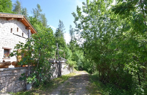 Lamon House | Vacation Home in Lamon with 2 bedrooms sleeps 5