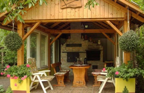 Balatonfenyves House | Vacation home Julia by Interhome