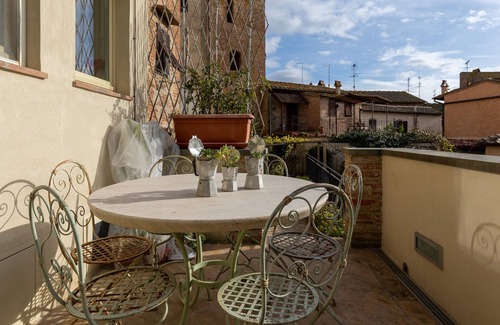 Certaldo Alto House | Vacation Home "Medieval Tower House Elena" with Private Whirlpool & Sauna