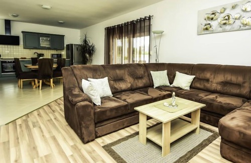 Visocane House | Vacation home Nisa by Interhome