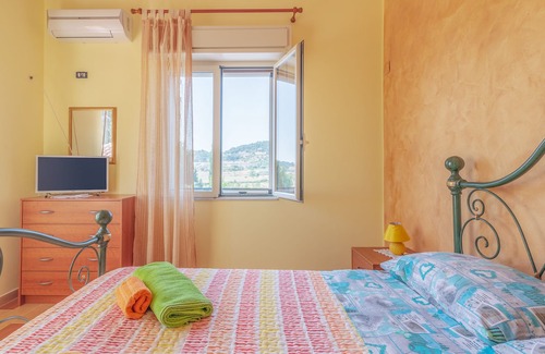 Melilli House | Vacation Home "Valle Delizia Margi" with Shared Pool, Whirlpool & Wi-Fi