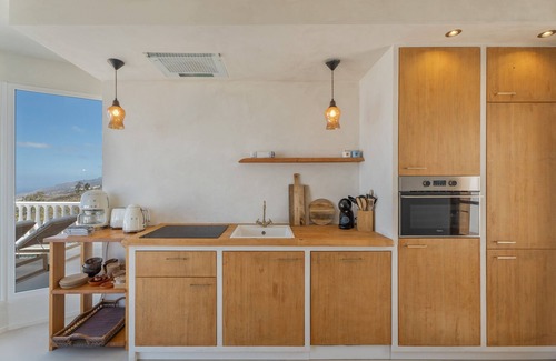 Guia de Isora House | Vacation Home 'Xuixo In Tenerife South' with Sea View, Wi-Fi and Air Conditioning