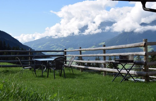 Holdernach Apartment | Vacation on the sunny side- Apartment Zillertal