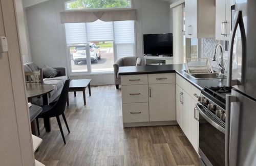 Sherkston Cottage | Vacation Property @ Sherkston Shores Resort (Waterpark, Lake Erie Beaches)