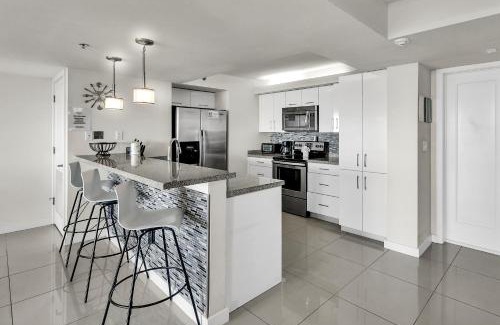 South Padre Island House | Vacation state of mind! Elegant Bayview, beachfront resort, shared pools & jacuzzi