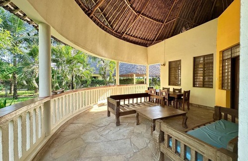 Diani Beach House | Vacation villa in Kenya in a fantastic location incl.Wlan +Smart TV Pay- TV
