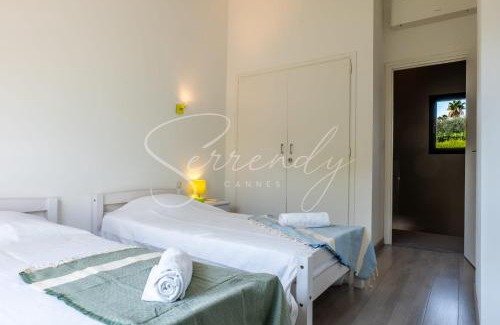 Biot Villa | Vacation villa swimming pool and pétanque court !