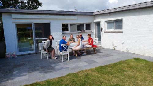 Koekelare House | vakantiewoning met permanent verwarmd zwembad en sauna