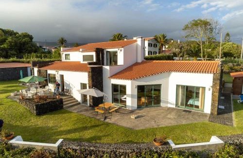 Angra do Heroismo House | Vale Dos Milhafres