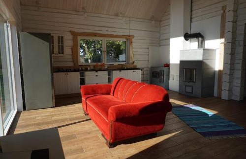 Suuresadama House | Valge villa