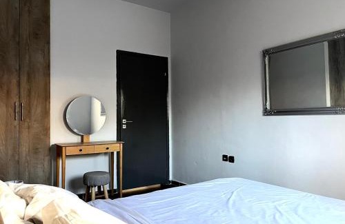 Petaloudes Apartment | Valla Studio