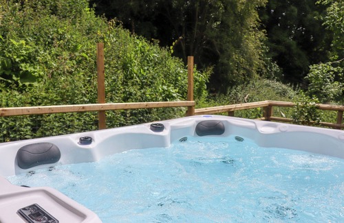 Graigfechan Cottage | VALLEY LODGE 4 - NORTH WALES ECO LODGES, pet friendly in Ruthin