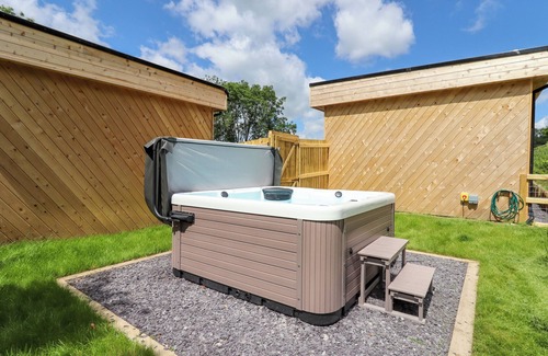 Graigfechan Cottage | VALLEY LODGE 4 - NORTH WALES ECO LODGES, pet friendly in Ruthin
