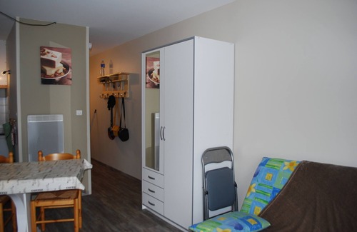 Cadeilhan-Trachere Apartment | Valley view apartment