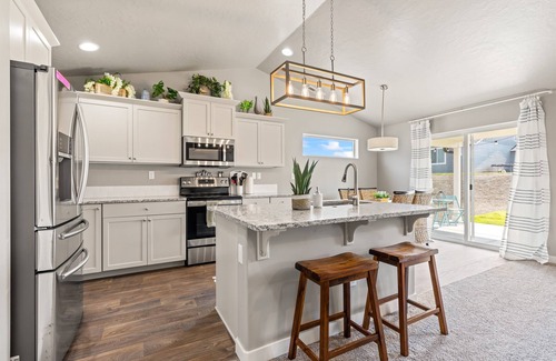 Caldwell House | Valley View Caldwell Home | Hot Tub | Sauna |