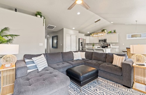 Caldwell House | Valley View Caldwell Home | Hot Tub | Sauna |