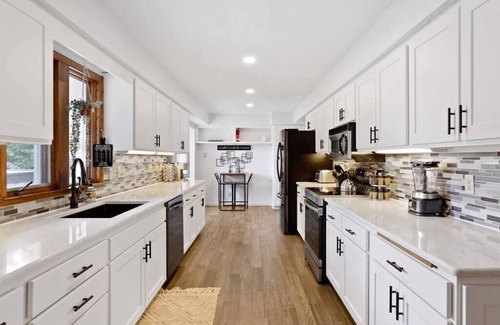 Hastings House | Valley View Indoor Pool/Hot Tub/Arcade