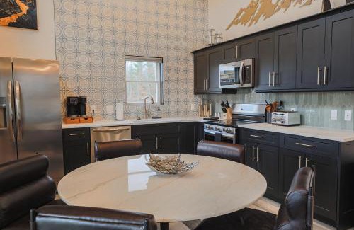 Timberline House | Valley View Resort Cabin #4, 2-Bed, Modern-Luxury with Hot Tub in Canaan Valley, WV