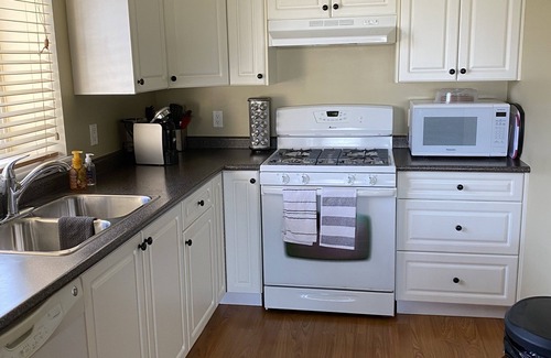 Crofton House | Vancouver Island Ocean Front Suite - Hike, Bike, Visit Wineries or Just Relax!