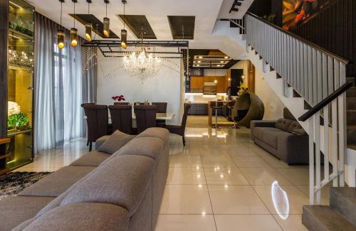 Central Seberang Perai House | Varnen Cozy Haven - EVCharger