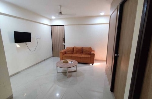 Santacruz West Apartment | Varsity by Daily Stays