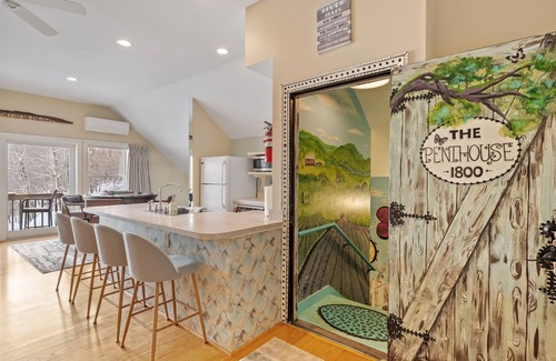 Campton House | Vast Riverfront Resort - White Mountains Getaway