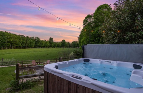 Campton House | Vast Riverfront Resort - White Mountains Getaway