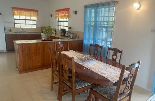 Mount Pleasant Bay House | Immaculate 3 Bed Villa Overlooking Admiralty Bay