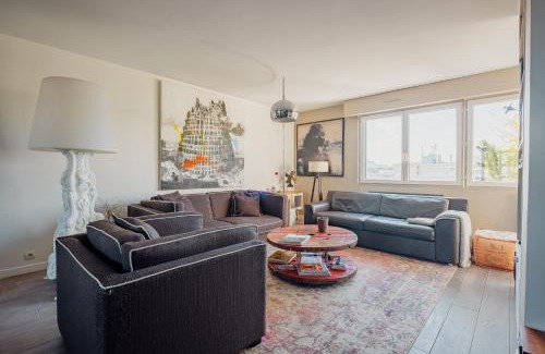 Silly-Gallieni Apartment | Veeve - Visual Exultation