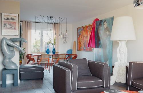 Silly-Gallieni Apartment | Veeve - Visual Exultation