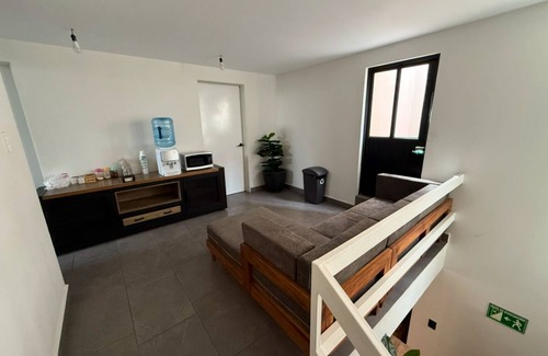 Leon House | Venator House Moral