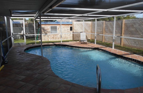 Venice Gardens House | Venice Gardens Getaway- Spacious Grounds- HEATED Pool-Hot Tub- Minutes To Beach