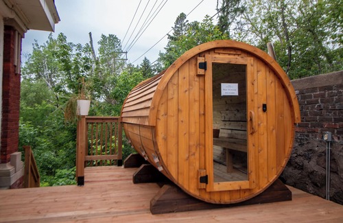 Duluth House | Veranda Suite w/Jacuzzi & Sauna