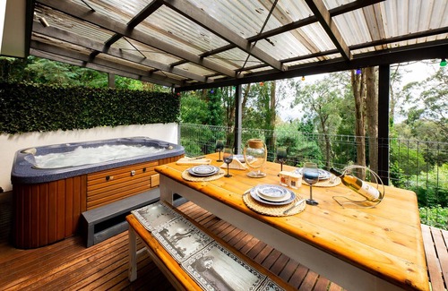Kalorama Cottage | Verandah Views Cottage - Luxury Spa Cottage with Breathtaking Views