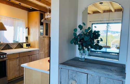 Morongo Valley House | 🌵 Verdin's Nest - Romantic Retreat w/Hot Tub Under the Stars! 🌵