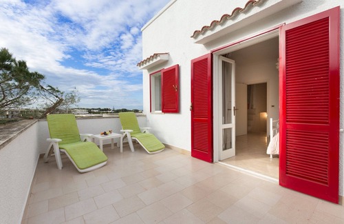 Torre Santa Sabina House | Very neat terraced house by the sea, ideal for families and couples in a quiet location