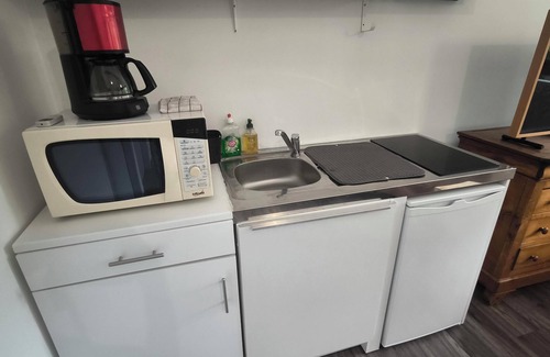 Pluneret Apartment | Very pleasant, quiet, bright, spacious studio set in a lovely wooded garden