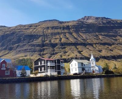 Seydisfjordur House | Við Lónið Guesthouse