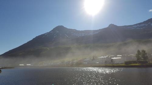 Seydisfjordur House | Við Lónið Guesthouse