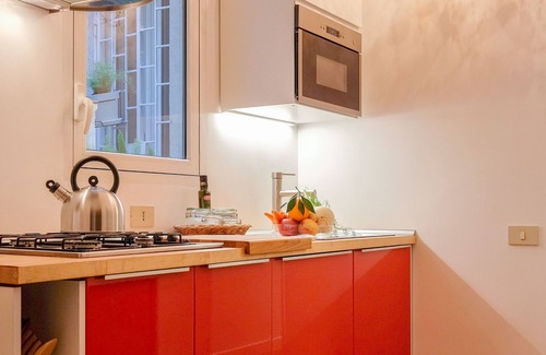 Rione III Colonna Apartment | Via Crispi Spanish Steps Apartment. New right in the central elegant and quiet