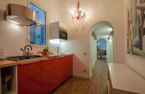 Rione III Colonna Apartment | Via Crispi Spanish Steps Apartment. New right in the central elegant and quiet