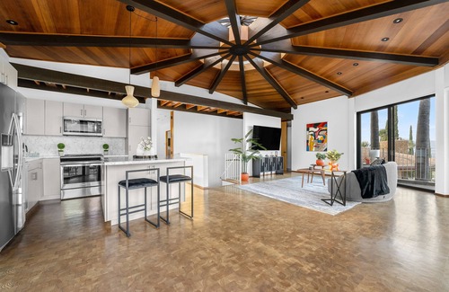 Encino Villa | Via Vallarta