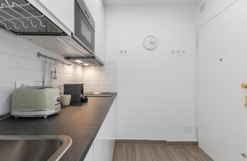 Guastalla Apartment | ViaOrtiSuite Pta Romana WiFi & A-C 12 min to Duomo