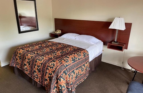Lyons Hotel | VIBE INN - WHIRLPOOLS SUITES - Lyons