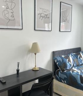 Sutton Central Apartment | VibeHub