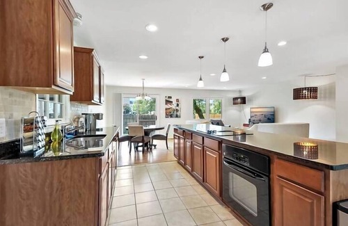 Tysons House | Vibrant | 4 bedroom | In heart of Tyson's Corner