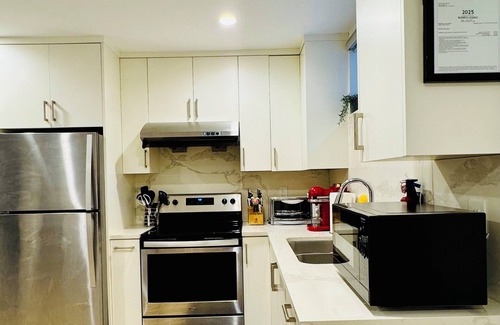 Hastings House | Vibrant East Van, easy access to downtown, mountains, shops and restaurants.