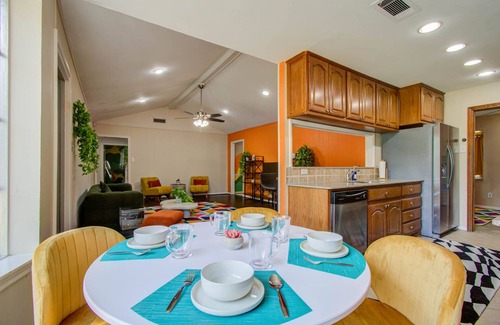 Woodlake - Briar Meadow House | Vibrant Hub: Central Location - Golf Stadiums