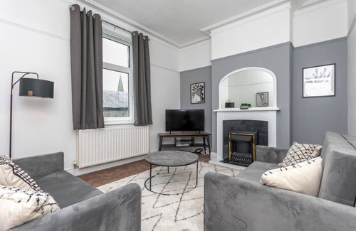 Rossendale House | Victoria Parade - Elegant and sophisticated fully equipped home